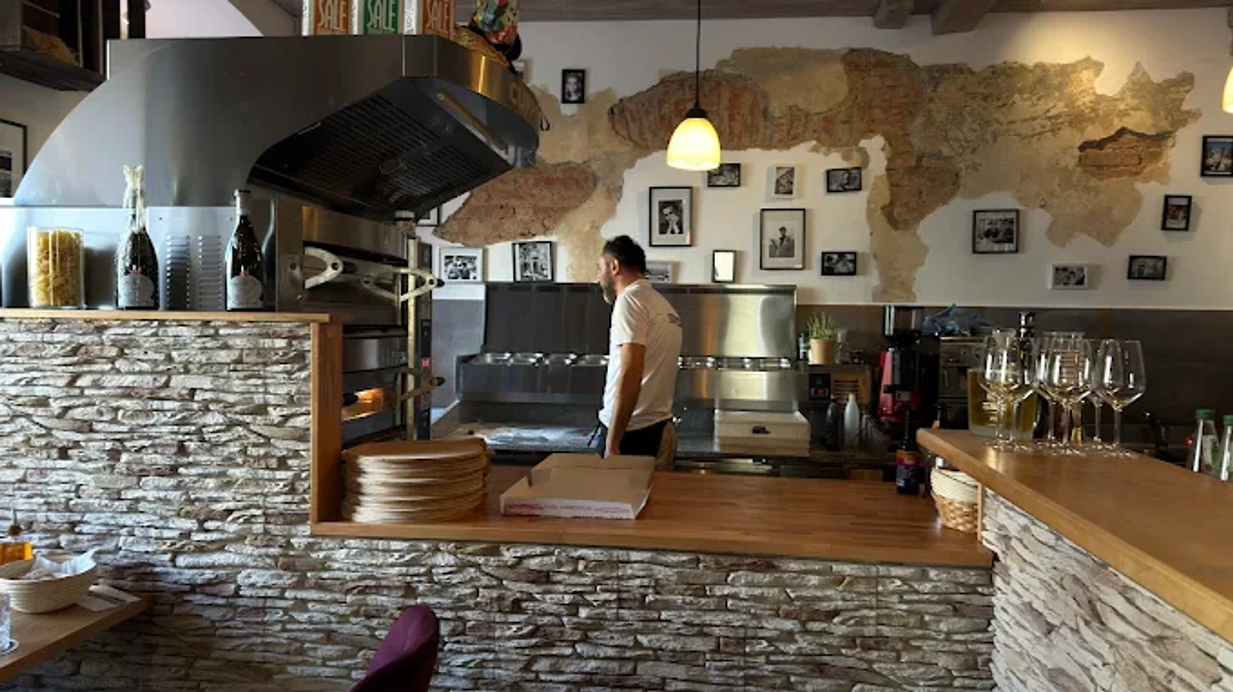 Unser Pizzabäcker am Steinofen - Handwerk seit 1988